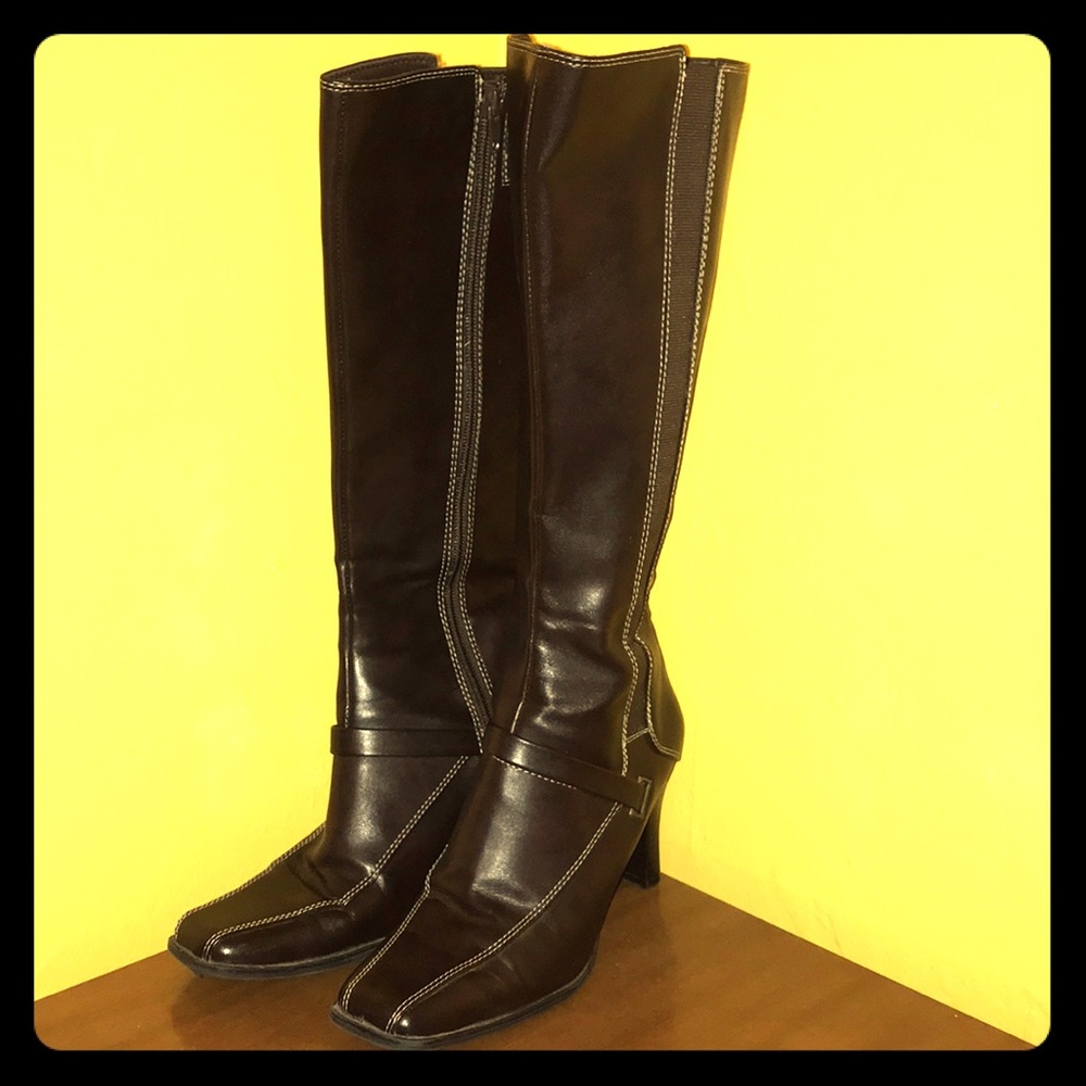 Etienne Aigner heeled boots